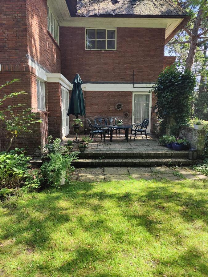 Vrijstaande Rietgedekte Villa Nabij Uitvalswegen Wassenaar Exterior foto