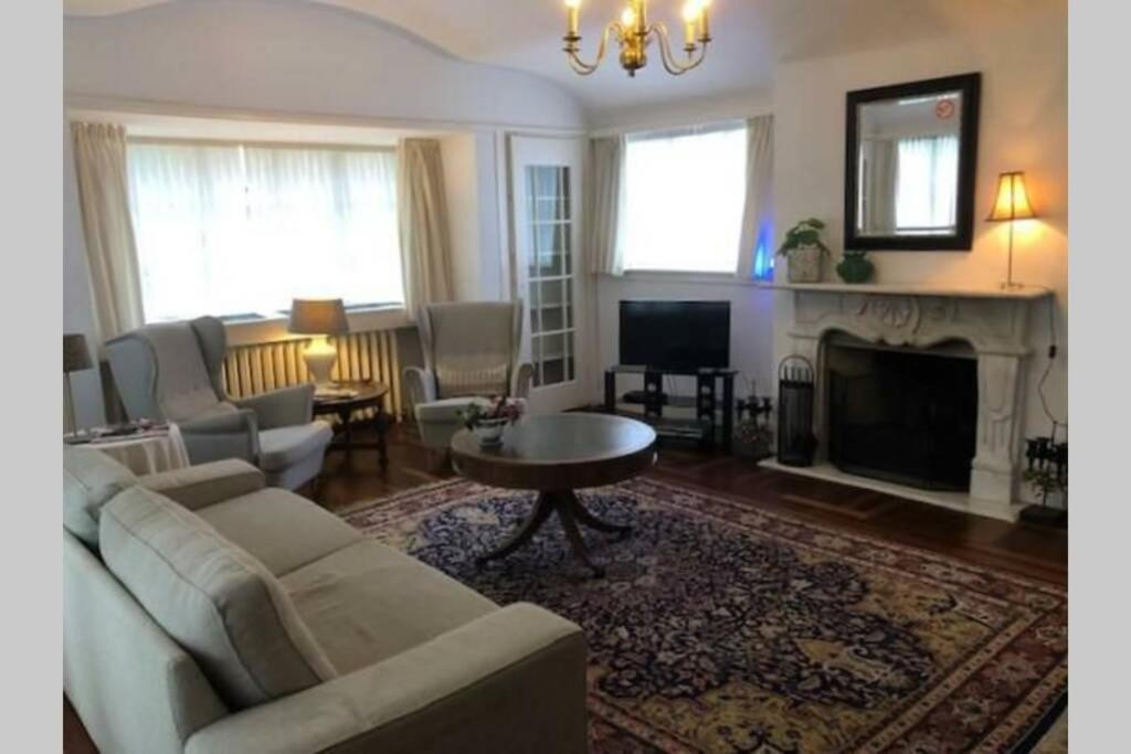 Vrijstaande Rietgedekte Villa Nabij Uitvalswegen Wassenaar Exterior foto